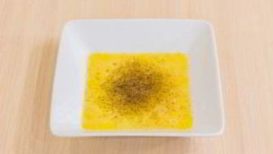 свинина, вымоченная в молоке, запеченная под сметанным соусом