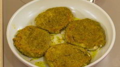 свинина, вымоченная в молоке, запеченная под сметанным соусом