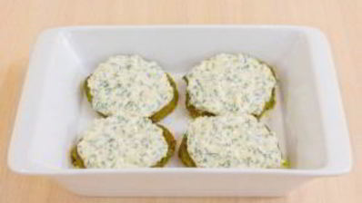 свинина, вымоченная в молоке, запеченная под сметанным соусом