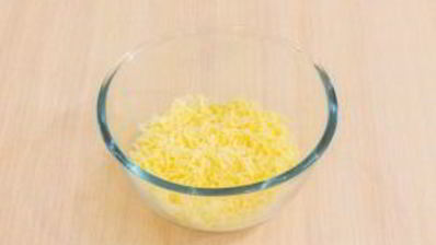 свинина, вымоченная в молоке, запеченная под сметанным соусом