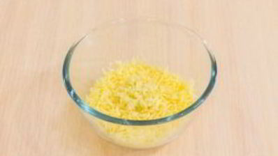 свинина, вымоченная в молоке, запеченная под сметанным соусом