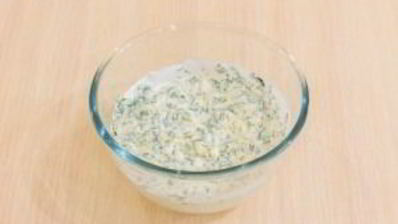 свинина, вымоченная в молоке, запеченная под сметанным соусом