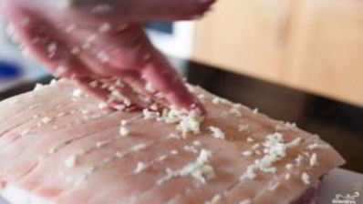 свинина запеченная с чесноком