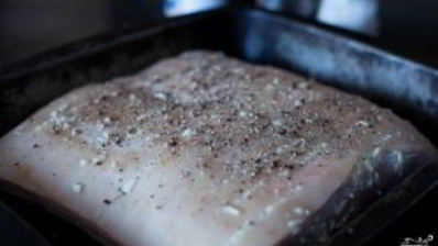 свинина запеченная с чесноком