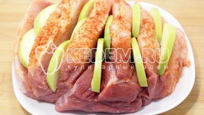 свинина запеченная с яблоками