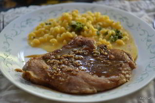 Свиные отбивные с розмарином в апельсиновом соусе