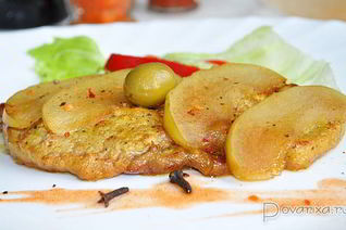 Свиные отбивные с яблоками