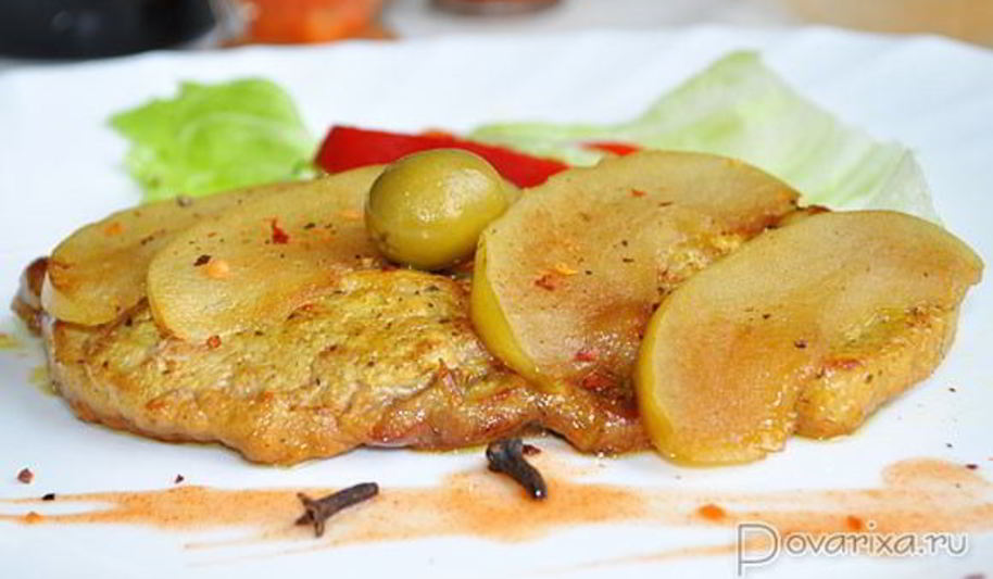 Рецепт свиных отбивных с яблоками