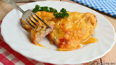 свиные отбивные в духовке с яблоками и сыром