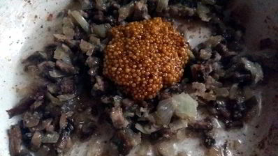 свиные отбивные в горчично-грибном соусе