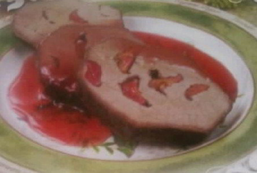 Телятина, нашпигованная вишней