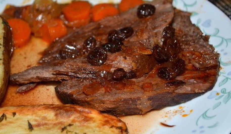 Рецепт тушеного мяса по-немецки с подливой из изюма
