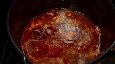 тушеное мясо по-немецки с подливой из изюма