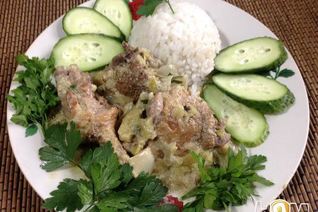 Утка тушеная в сметане