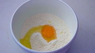 яйцо динозавра — курица запечённая в тесте с травами