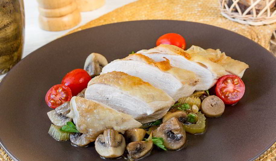 Рецепт запеченной куриной грудки с грибным соте