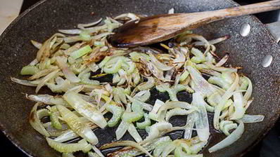 запеченная куриная грудка с грибным соте