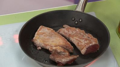 запеченная свинина в овощной икре с картофелем