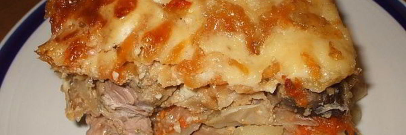 Запеченное мясо с овощами и грибами в духовке