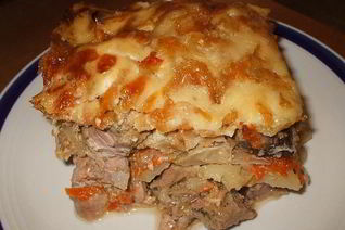 Запеченное мясо с овощами и грибами в духовке