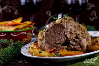 Запеченный свиной окорок