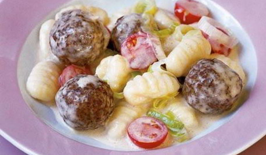 Рецепт ньокков с мясными шариками и помидорами