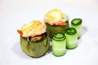 Артишоки, фаршированные мидиями и креветками, под шапкой из козьего сыра