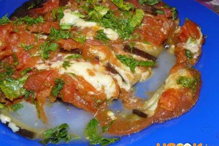 Баклажаны с помидорами и сыром