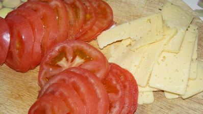 баклажаны с помидорами и сыром