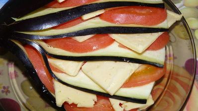 баклажаны с помидорами и сыром