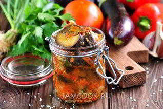 Баклажаны тушеные с помидорами и чесноком