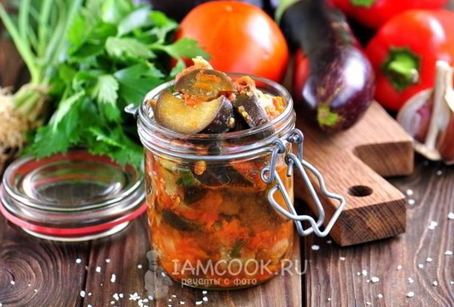 Баклажаны тушеные с помидорами и чесноком
