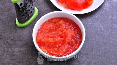 баклажаны тушеные с помидорами и чесноком