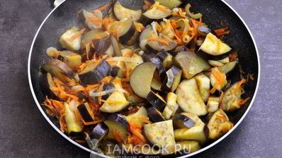 баклажаны тушеные с помидорами и чесноком