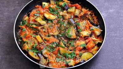 баклажаны тушеные с помидорами и чесноком