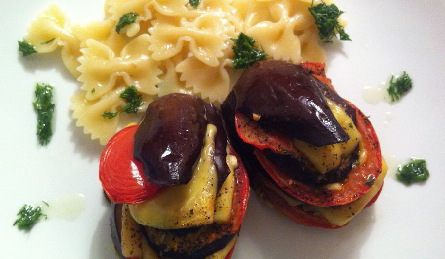 Рецепт баклажанов, запеченных с сыром фета и помидорами