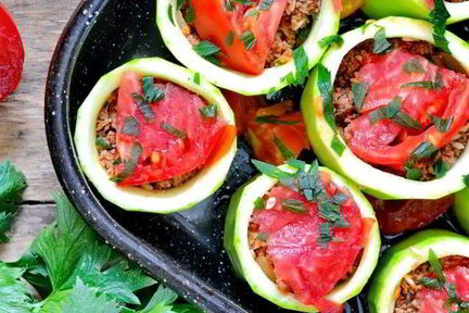 Фаршированные кабачки в сливочном соусе