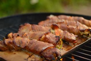 Фаршированные перцы чили, запеченные на гриле