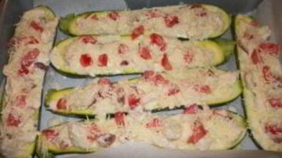 кабачки, фаршированные курицей, в духовке