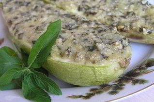Кабачки под орехово-мятным соусом