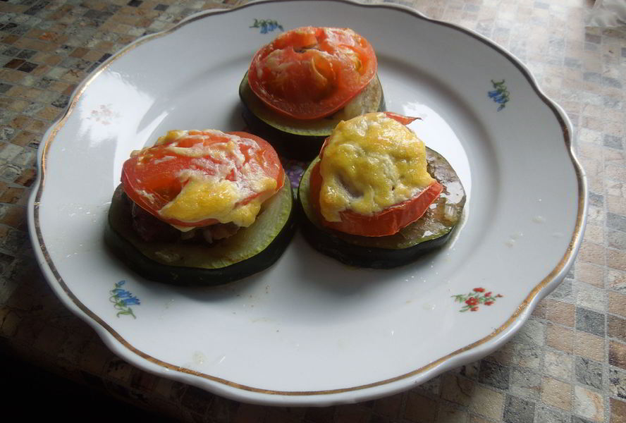 Кабачки запеченные с фаршем
