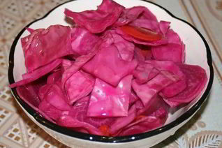 Капуста с чесноком в маринаде