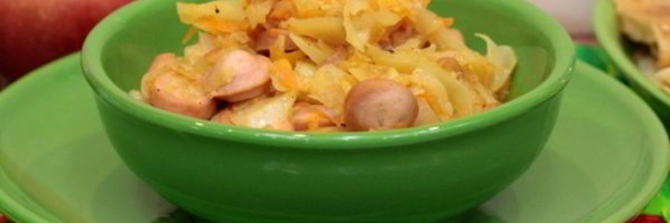 Капуста с сосисками в мультиварке