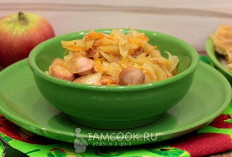 Капуста с сосисками в мультиварке