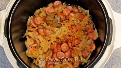 капуста с сосисками в мультиварке