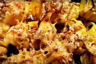 Картофель с беконом запеченный в духовке