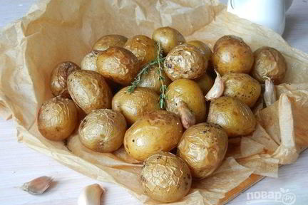 Картофель, запеченный с розмарином и чесноком