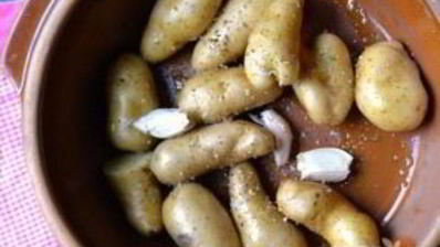 картофель, запеченный с розмарином и чесноком