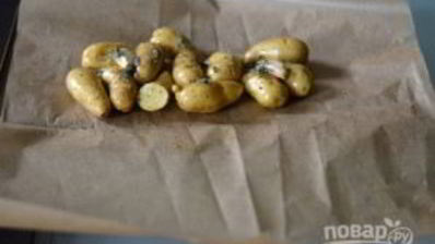 картофель, запеченный с розмарином и чесноком