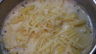 картофельный гратен с курицей и белыми грибами